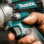 Llave de Impacto Inal. Makita DTW302RTJ Toma 3/8, Inc. Carg y 2 Bat 5AH - Imagen 3